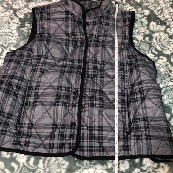 Black and Gray Plaid Quilted Vest with Snap Closure and Pockets Sz M - Picture 8 of 8